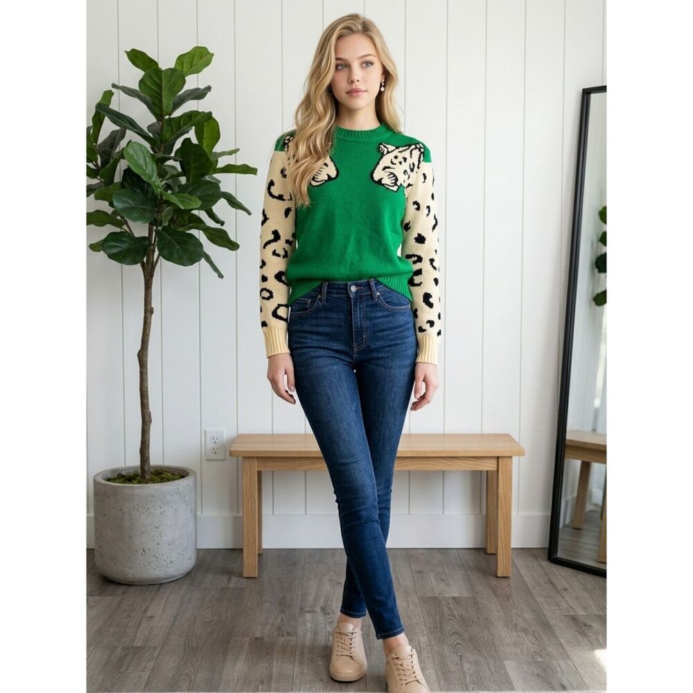 Angashion Green Crewneck Sweater with Cream Leopard-Print Sleeves Medium